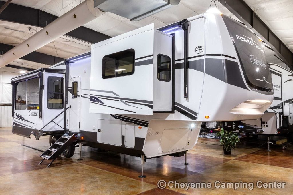 2025 Palomino Columbus 388FKH Front Kitchen Fifth Wheel Enterior Image