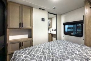 2026 Forest River Cherokee Grey Wolf Black Label 24RRTBL Toy Hauler Travel Trailer Interior Image