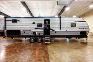2026 Coachmen Catalina Legacy Edition 293TQBSCK Bunkhouse Travel Trailer Exterior Image