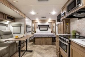 2022 Palomino Solaire Ultra Lite 208SS Couples Camper Interior Image