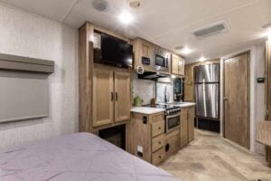 2022 Palomino Solaire Ultra Lite 208SS Couples Camper Interior Image