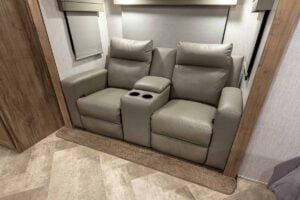 2022 Palomino Solaire Ultra Lite 208SS Couples Camper Interior Image