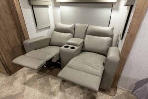 2022 Palomino Solaire Ultra Lite 208SS Couples Camper Interior Image