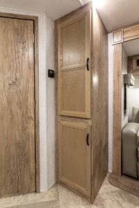2022 Palomino Solaire Ultra Lite 208SS Couples Camper Interior Image