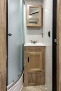 2022 Palomino Solaire Ultra Lite 208SS Couples Camper Interior Image