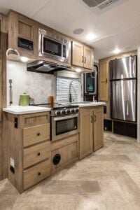 2022 Palomino Solaire Ultra Lite 208SS Couples Camper Interior Image