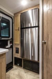 2022 Palomino Solaire Ultra Lite 208SS Couples Camper Interior Image