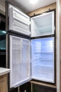 2022 Palomino Solaire Ultra Lite 208SS Couples Camper Interior Image