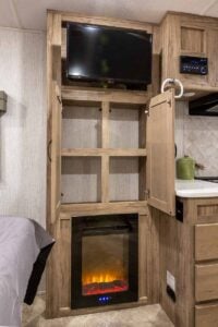 2022 Palomino Solaire Ultra Lite 208SS Couples Camper Interior Image