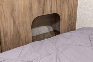 2022 Palomino Solaire Ultra Lite 208SS Couples Camper Interior Image