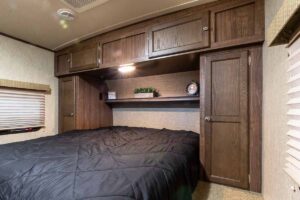 2016 Palomino SolAire Ultra Lite 269BHDSK Bunkhouse Travel Trailer Interior Image