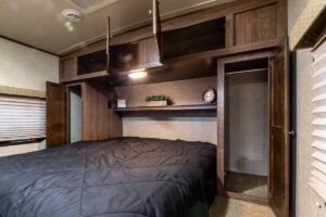 2016 Palomino SolAire Ultra Lite 269BHDSK Bunkhouse Travel Trailer Interior Image