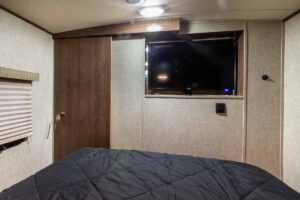 2016 Palomino SolAire Ultra Lite 269BHDSK Bunkhouse Travel Trailer Interior Image